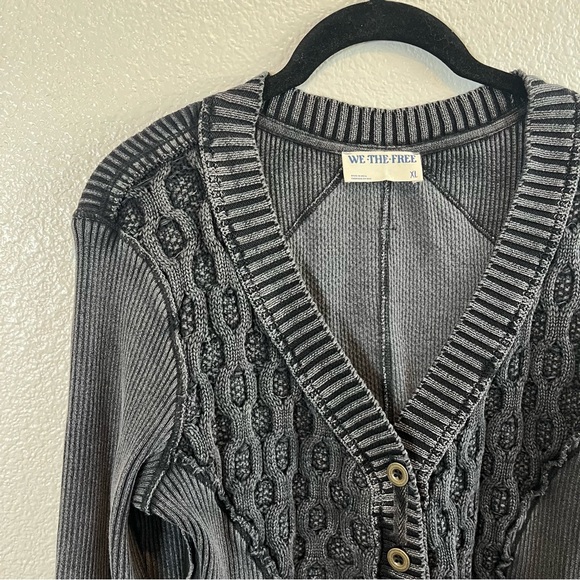 Free People We The Free Snapshot Cable Grey Cropped Cardigan Sweater Black XL - Picture 3 of 8